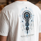 Unisex T-Shirt „Not All Vision Is Human“ mit Cyber-Auge-Rückenprint von Rebelaicious.