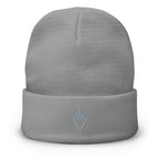 Rebel Guard Beanie in Grau: Strickmütze mit Umschlag und minimalistischer Logo-Bestickung für einen urbanen Look.