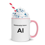 Weiße KI Tasse mit rosa Henkel, Aufschrift Relationship Status: AI, Topping aus Sahne und blauem Dekor.